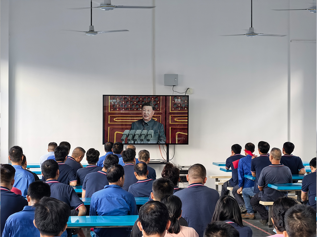 铭记历史 | 世创科技组织员工观看九三阅兵仪式